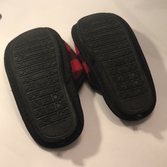 Boys size 11-12 slippers - Picture 2 of 2
